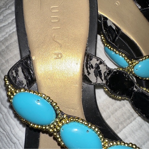 Unissued flip flops. Beautiful flip flop sandal with turquoise gems - Picture 2 of 3